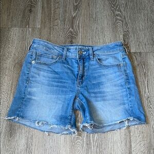 American Eagle Outfitters Light Blue Jean Shorts super stretch size 6 mid rise